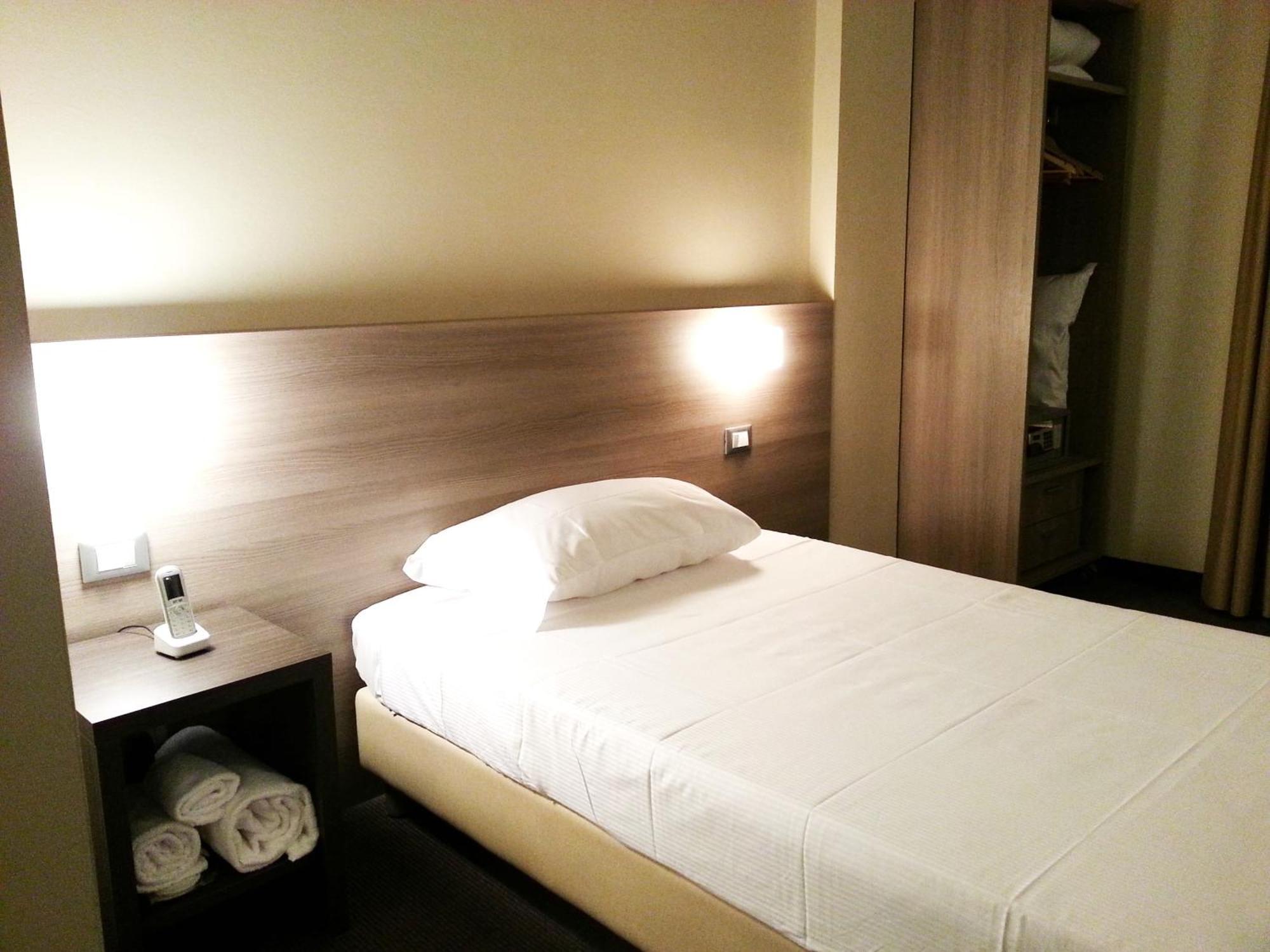 Hll Hotel Lungolago Lecco-Como Lake Екстер'єр фото