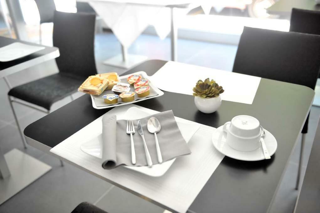 Hll Hotel Lungolago Lecco-Como Lake Екстер'єр фото